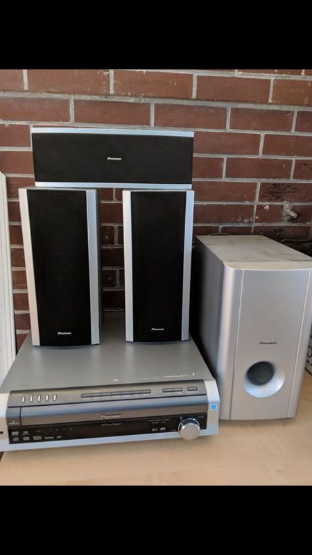 Pioneer xv-htd540 5 disc DVD player and 3.1 speakers