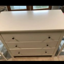White Dresser And (2x) Nightstands  Set
