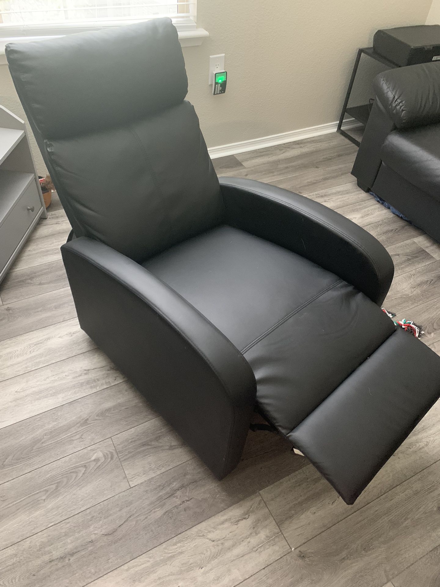 $25 Recliner Chairs