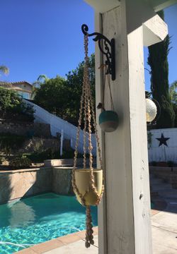 SHELL PLANT HOLDER AND POT