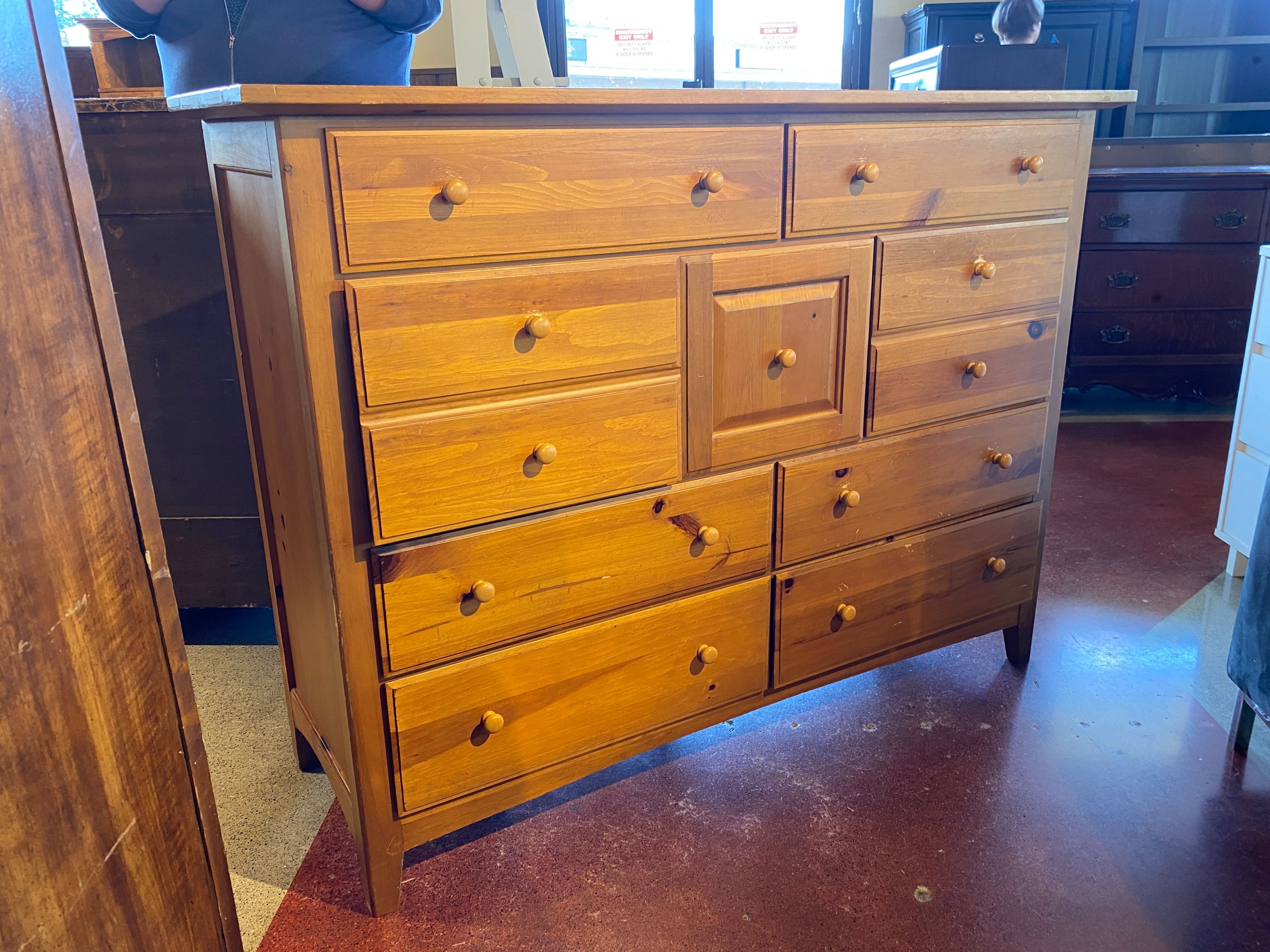 THOMASVILLE Warm Blonde 9-Drawer Doublewide Dresser