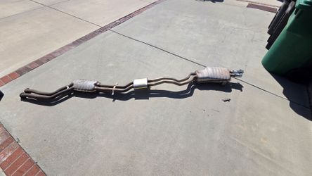 E46 stock exhaust with low miles in perfect condition