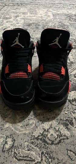 Red thunder Jordan’s 4  size 8.5