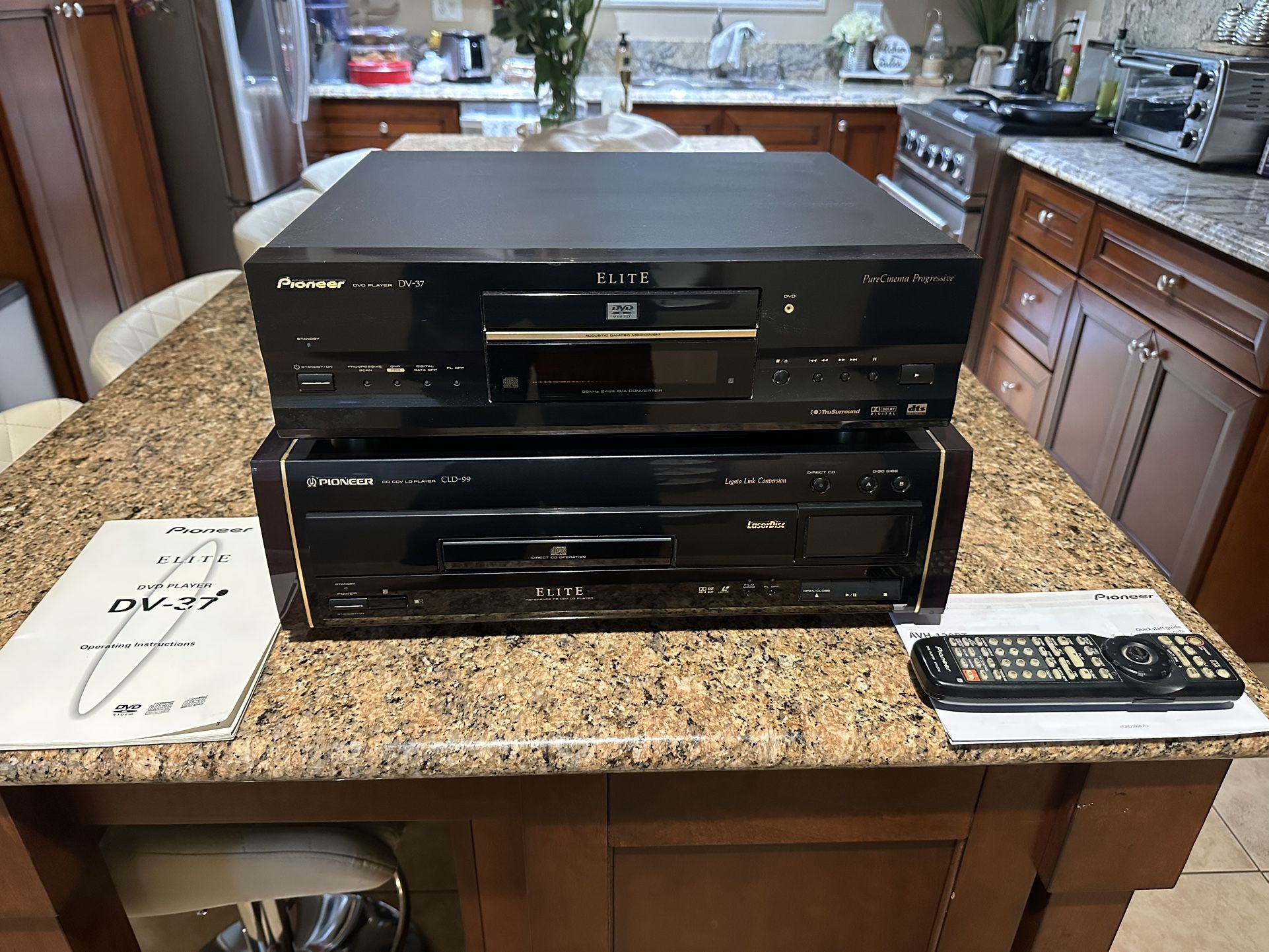 Pioneer Elite Laserdisc Player CLD-99 & DVD DV-37