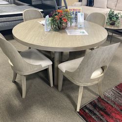 Beautiful Dining Set! $1,199! 😃🚨❤️ Easy Financing! 