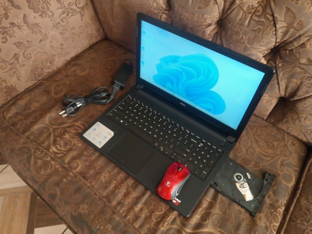 Laptop Dell Inspiron 5555-AMD-A8-12gb Ram -128gb HD SSD Solid-Go-od For Stud-ents.
