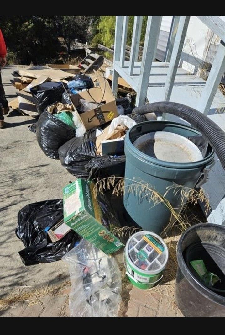 Junk-.clutter..- 🚛✔️