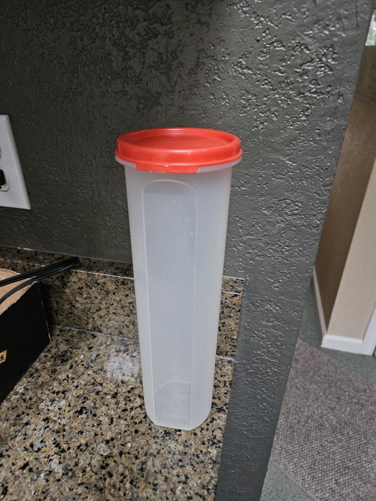 Tupperware Spaghetti Container