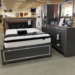 Lodanna 4pc Full Panel Bed Set