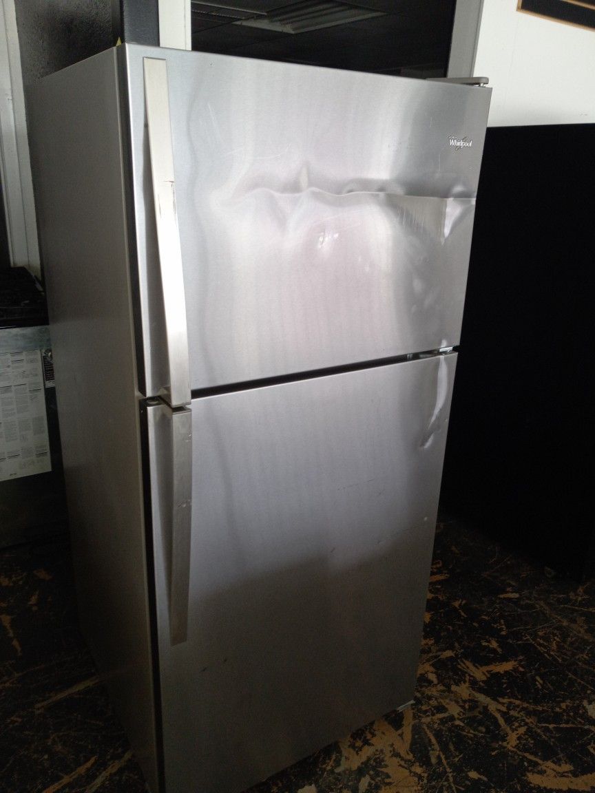 Silver Top Frezer Refrigerator Works Great 30 Days Warranty