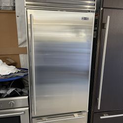 Subzero 30” refrigerator 