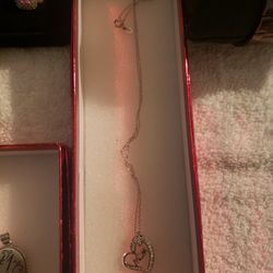 Great mother's day gift. 925 silver mom pendant with silver necklace.