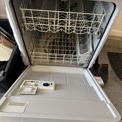 Electric Stove and Dish Washer 6mo old