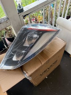 Headlights 2018 Freightliner Cascadian