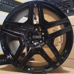 20x9.5 M071 Replica – Black Machined