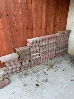 Used Scallop Concrete Retaining Wall Blocks / Garden Edging - Lot of ~40
