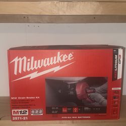 Milwaukee M12 12V Cordless Drain Snake Kit – Battery, Charger & Bucket Included