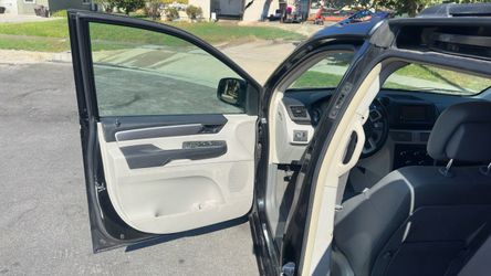 2012 Volkswagen Routan