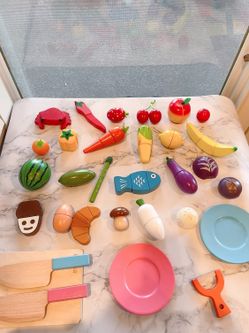 ToyWoo Fruit, Vegetable, Meat, and Bread Slicing Wooden Toy Set For Children’s Pretend Kitchen, Little Picnic, Play, and Children’s Birthday Gift