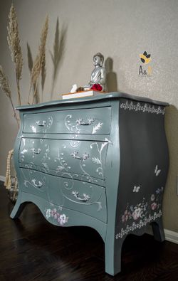 Unique Style Bombe Chest