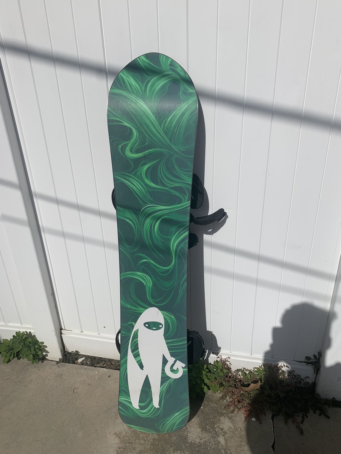 Burton Juice Wagon Snowboard (153cm) with Burton Bindings and Bag for