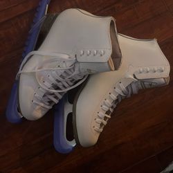 Women’s Ice Skates 