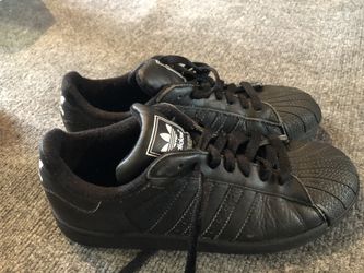 Men’s size 5.5. Women’s size 7