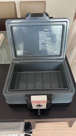Safe in great condition key lock