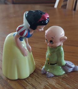 Snow White salt and pepper shakers