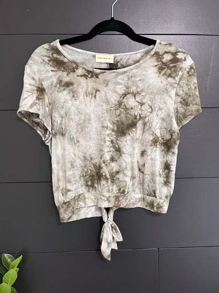 ENOUGH ABOUT ME Green Haze Tie Dye Short Sleeve Tie Back Women’s Top Sz L EUC
