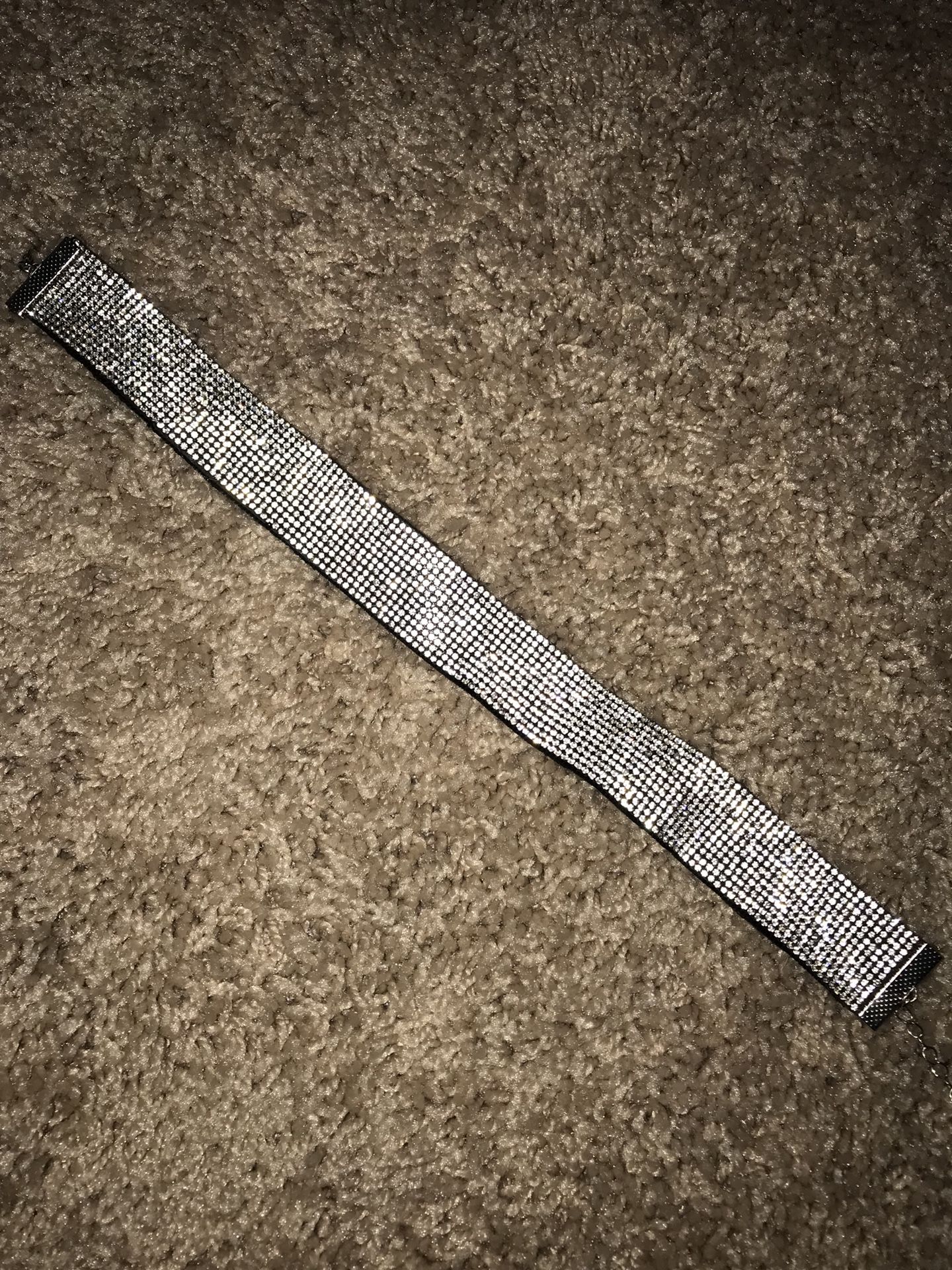 Crystal choker