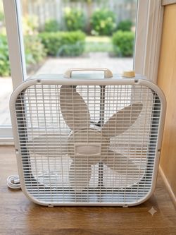 Lasko Box Fan White