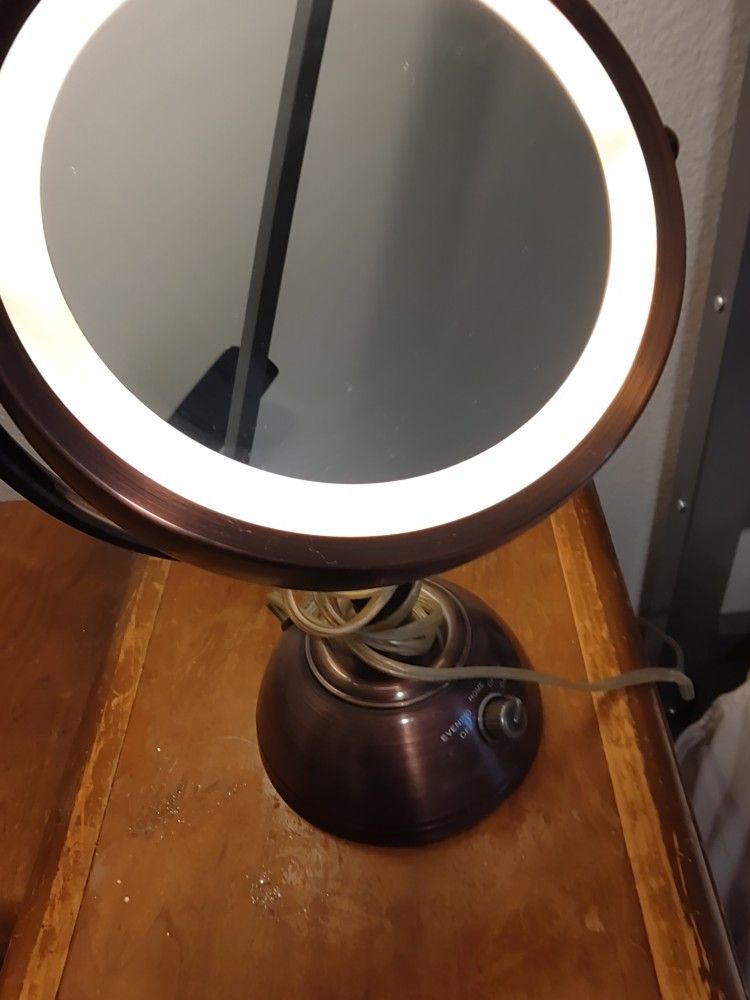 Magnifying Beauty Mirror 