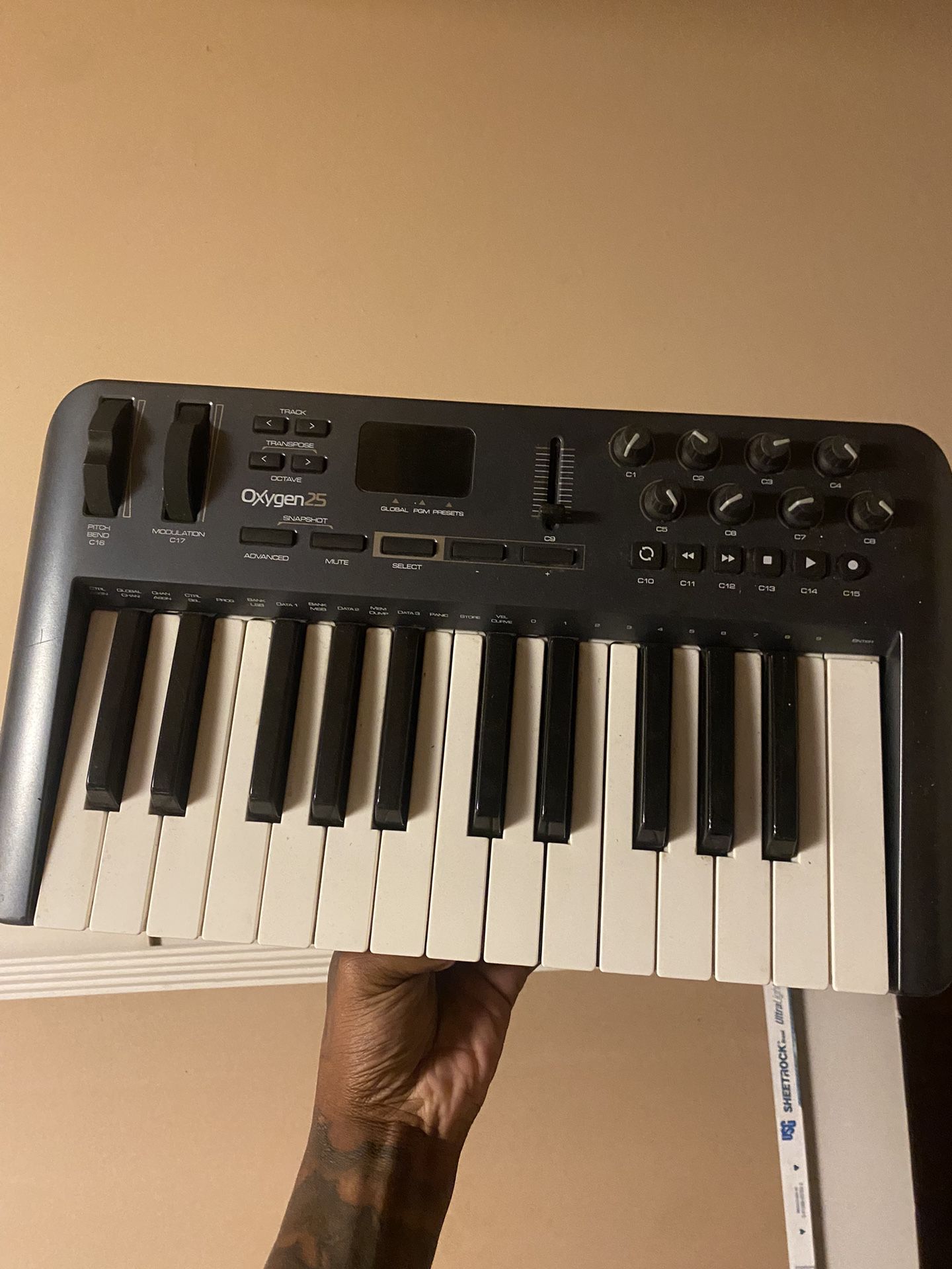 Oxygen 25 MIDI Keyboard