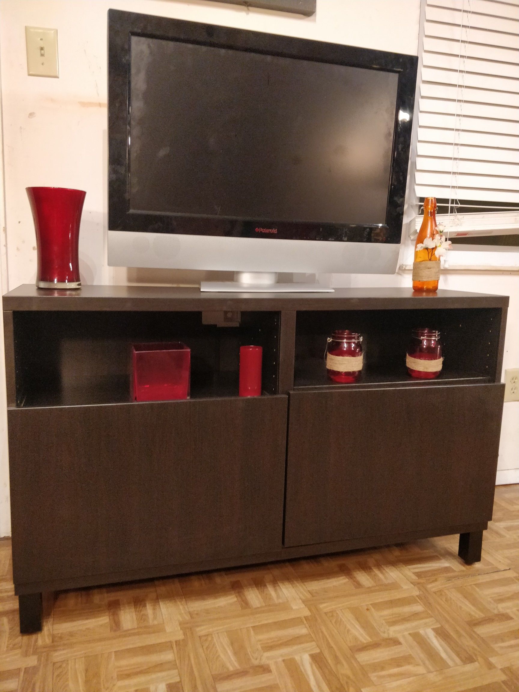 Like new TV stand for big TVs with 2 doors and adjustable shelves in great condition. L47.5"*W16"*H29.5"