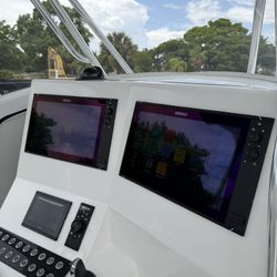 SIMRAD NSS16 EVO3s  W/ halo 24