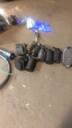 Lot of trailer plugs all working condition some are brand new