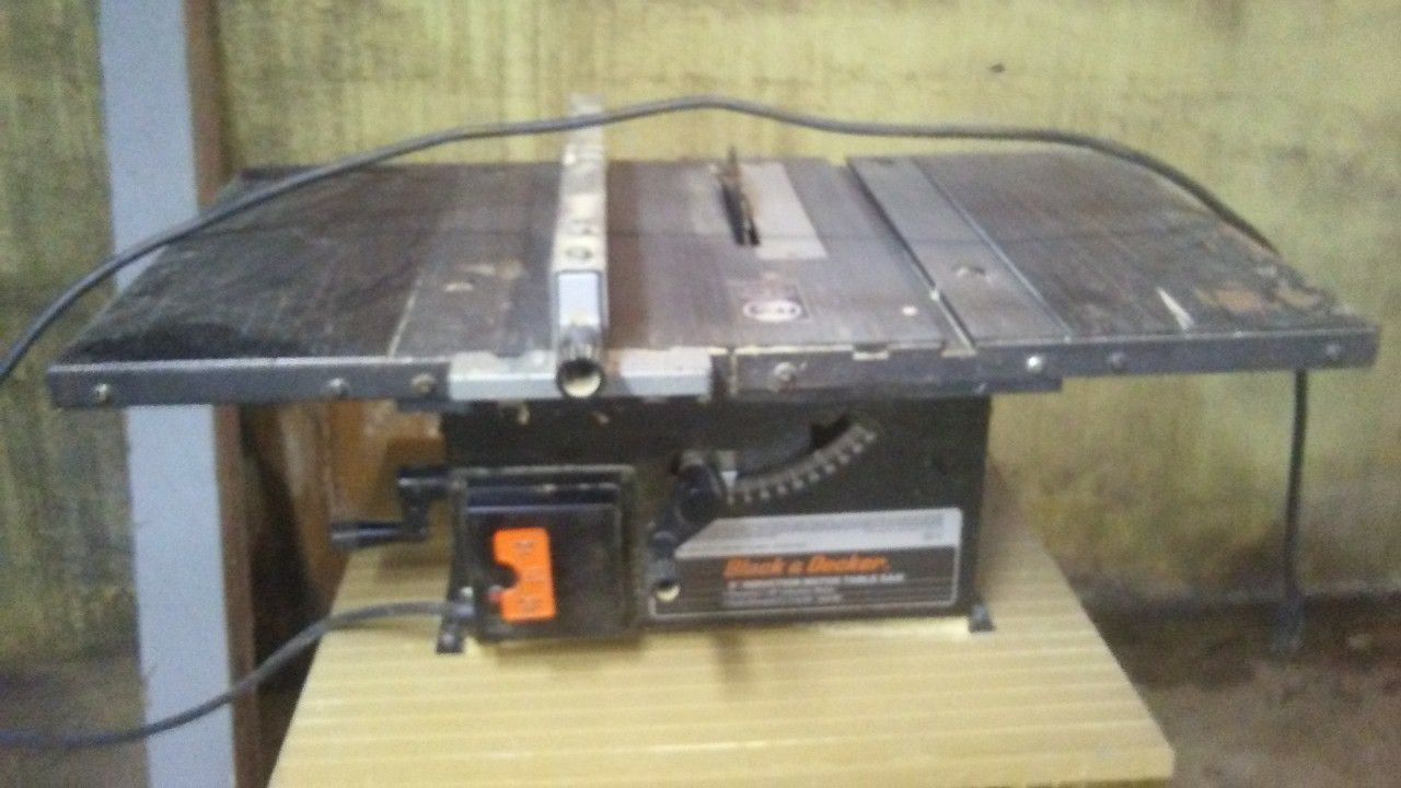 LOT 453 BLACK & DECKER 8 INDUCTION MOTOR TABLE SAW