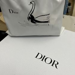 New Black Handbag Includes Shoulder Strap 