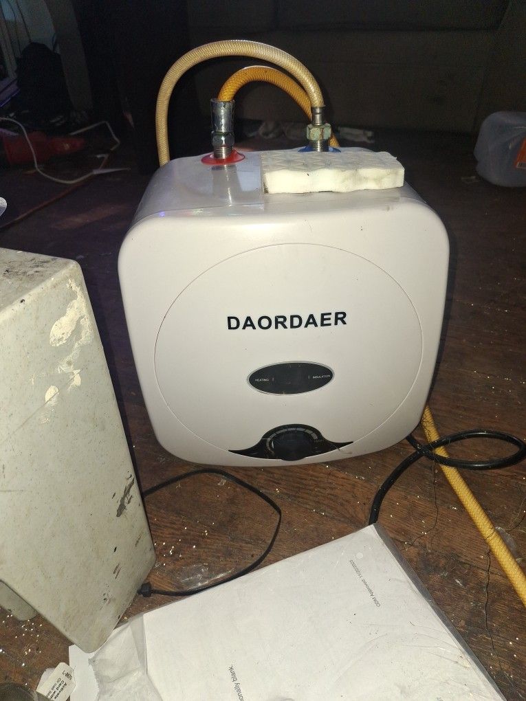 Mini 2.5 Gallon Instant Use Tankless Water Heater