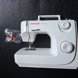 Singer Prelude Sewing Machine Model 8280