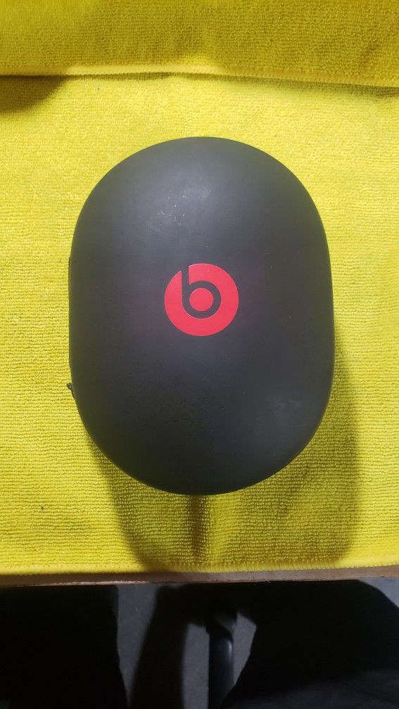 Beats Studio Carrying Case And Charger