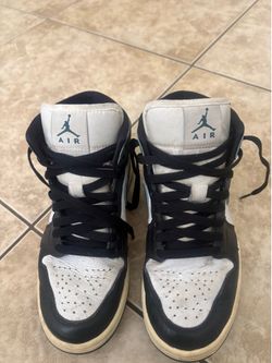 Air Jordan 1 Mid SE Oxidized Green - Size 7.5 in Womens