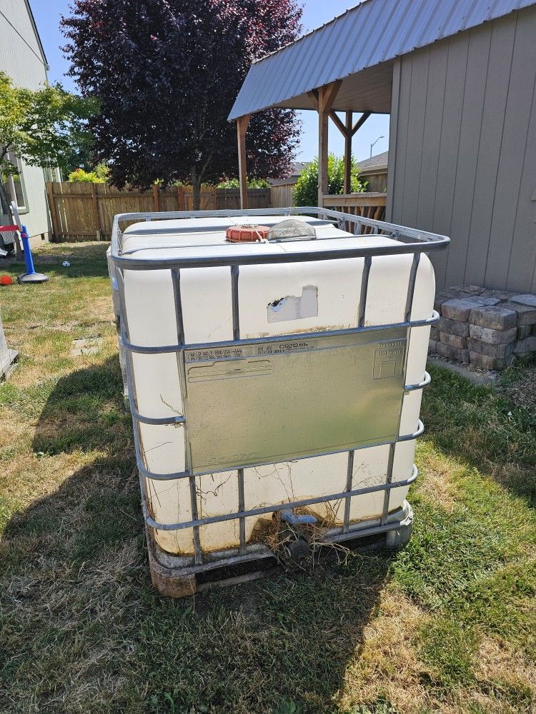 250 Gallon Liquid Container