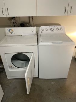 W/D GE 4.2 cu. ft. Washer & Large Gas Dryer (Kirkland)