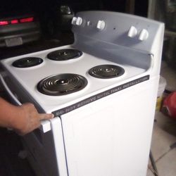 GE Appliances Electric Stove 