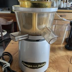 Omega Cold Press Juicer 