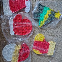 New In SEALED PACKAGE. Each 1 Is Separate. PACK OF 5 CHRISTMAS FIDGET POPPERS. SEE PHOTOS. CASH PICKUP ONLY 