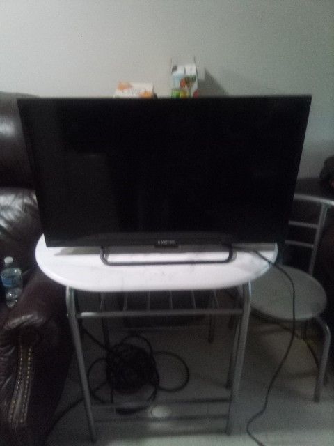 Element TV. 32 Inch. Black