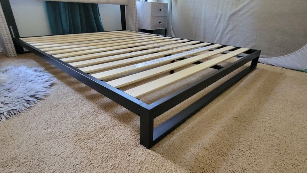 Zinus Trisha Low Profile Queen Platform Bed Frame Black Steel